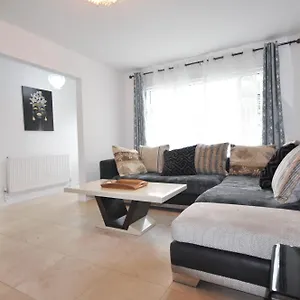 Modern 2 Bed Apartment Luton (Bedfordshire)
