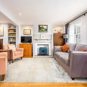 Delightful Bird Sisters With Free Parking Holiday home Brighton